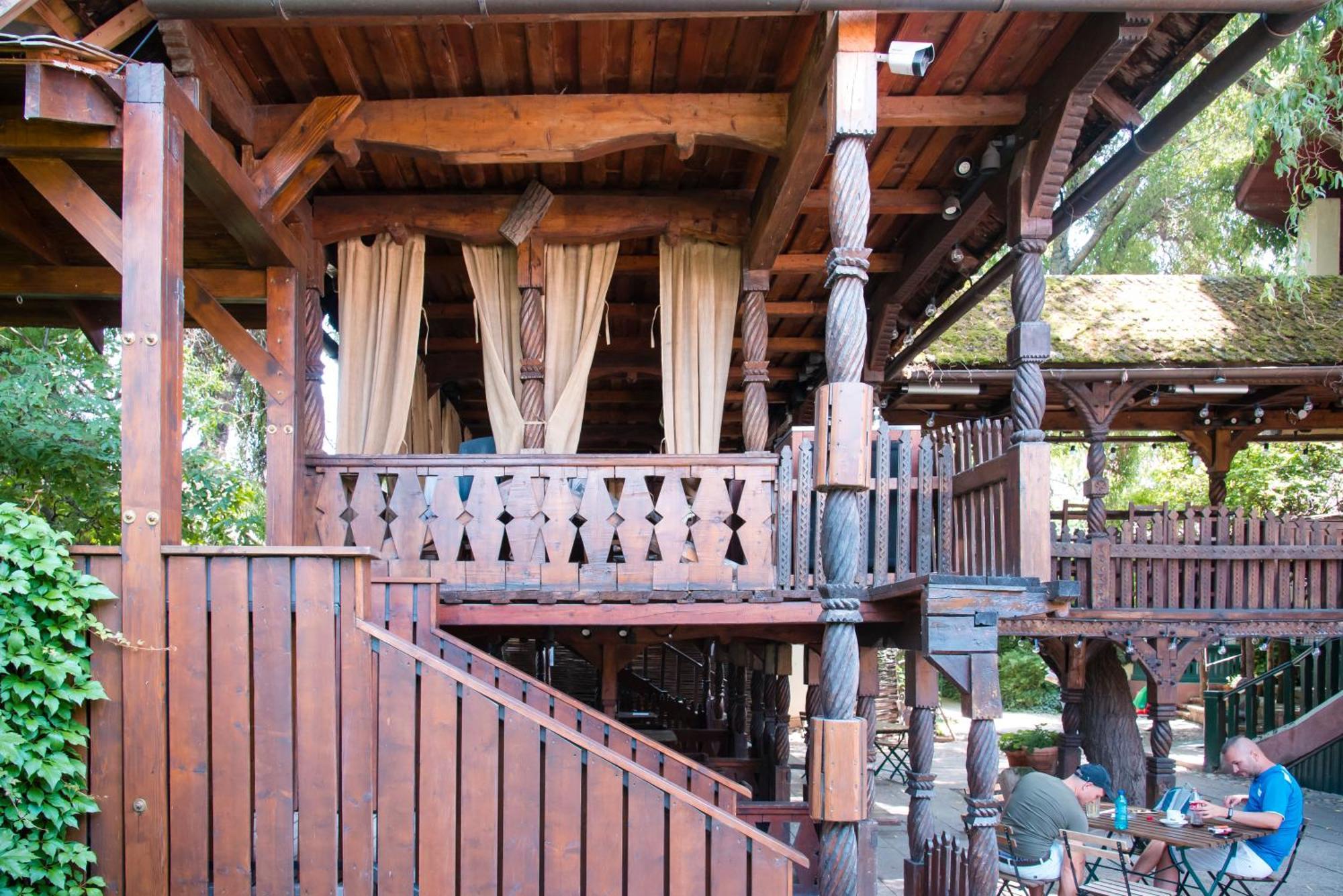 Отель Ratiu House Турда Экстерьер фото